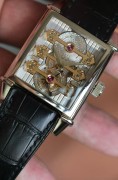 芝柏 VINTAGE1945系列 99870-53-000-BA6A，三金桥陀飞轮，客户一手基本闲置没戴，原始品98新没打开过，超级大全套附件 ，18K白金材质，自动机械腕表，32mm*48mm表径 不含把头，含表耳，折叠表扣，公价 189.4万。