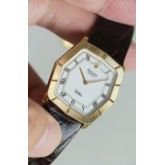 劳力士切利尼4170  六角壳白色搪瓷表盘 手动机械男表 表径34.5*31mm，18K黄金金打造的表壳，少见的六边造型，白搪瓷表盘，罗马刻度上方有立体小金珠刻度 复古精致的收藏款 切利尼系列中的精品款式 原始品99新 喜欢不要错过啦！整表38.6克，表扣包金。秒价¥35000