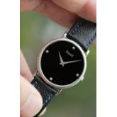 ¥19500 伯爵 18K白金 手动机械  30mm表径 玛瑙表盘镶4颗天然钻石 表壳金雕工艺呈现出镶钻效果  无字天书盘  表带除外全原装