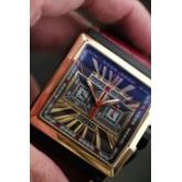ROGER DUBUIS 罗杰杜彼  独立研发珍珠砣自动机械计时 18K玫瑰金  表径40X40mm 双日内瓦印记  表壳梯型设计贴合手腕 当然造价也更昂贵  罗杰杜彼先生从百达翡丽高端制表车间退休后创立品牌  该款机芯是他亲自带领团队研发设计的 意义非凡  整表202克 全球限量88枚  原价50万左右 现在好价出