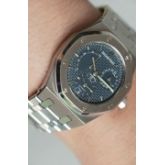 AP 爱彼 AUDEMARS PIGUET 爱彼25730ST  克莱因蓝 跟朗格的蓝如出一辙 36mm表径 190左右腕周  表带表壳比最新款薄了不少 一块尺寸比例跟舒适度做到极致的爱彼皇家橡树 戴过这个尺寸的 其他尺寸就没有舒适可言了